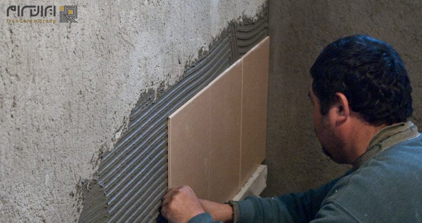 چسباندن کاشی روی دیوار گچی